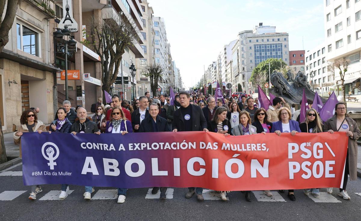 Abel Caballeiro, Besteiro, Carmela Silva e distintas concelleiras do PSdeG no 8M vigués.