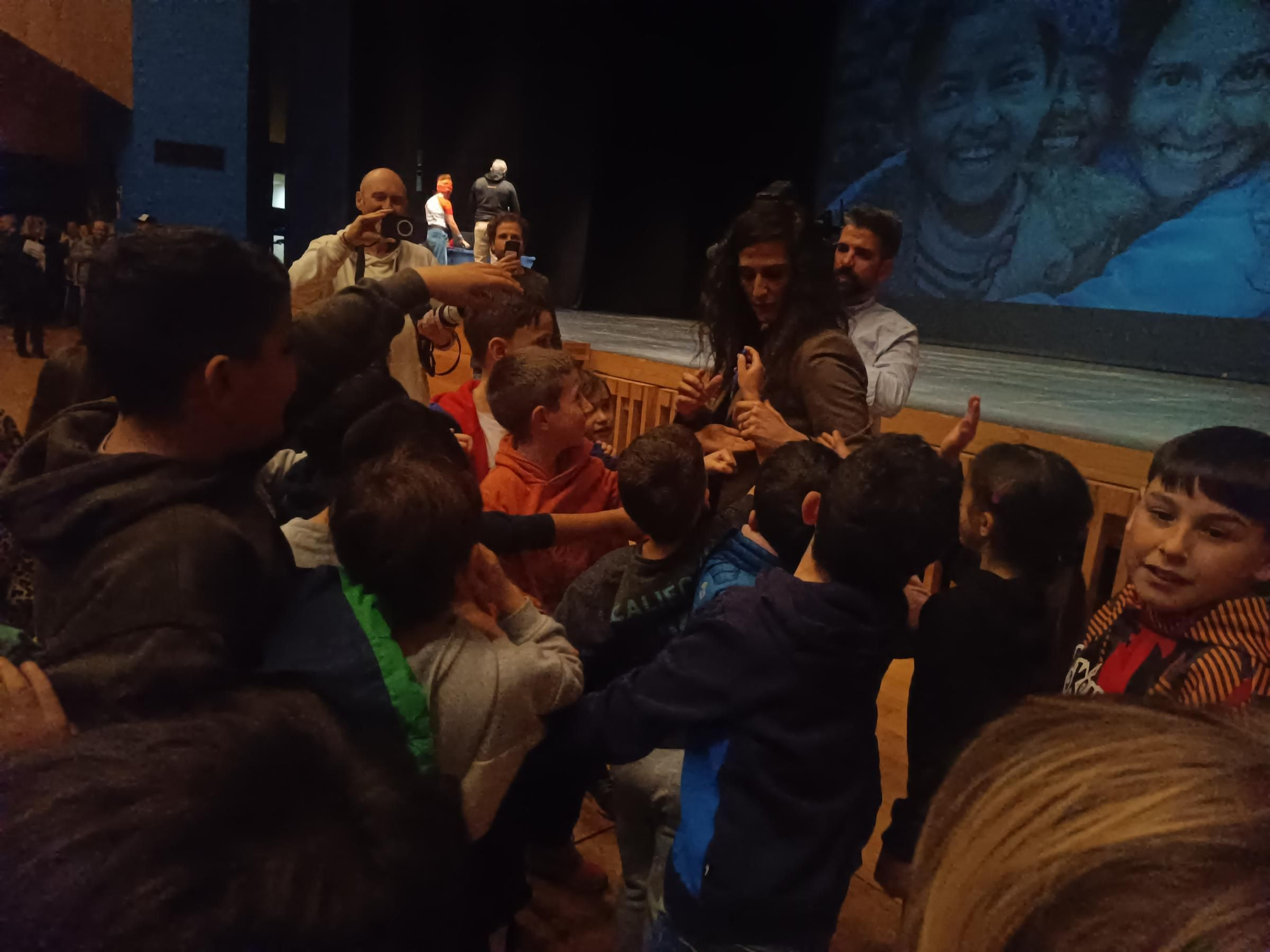 La entrega del Premio Mujer Sierense a Montse Tomé, en imágenes