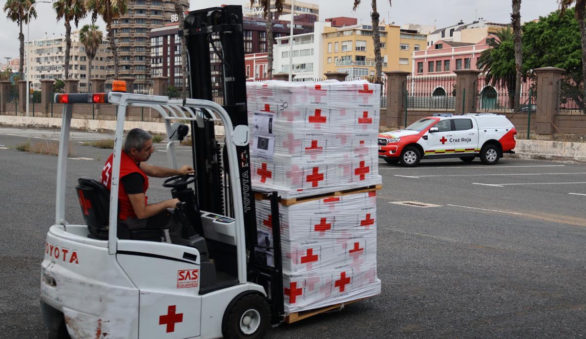 Miles de kilos de solidaridad salen de Gran Canaria: así trabaja Cruz Roja para enviar ayuda a Venezuela
