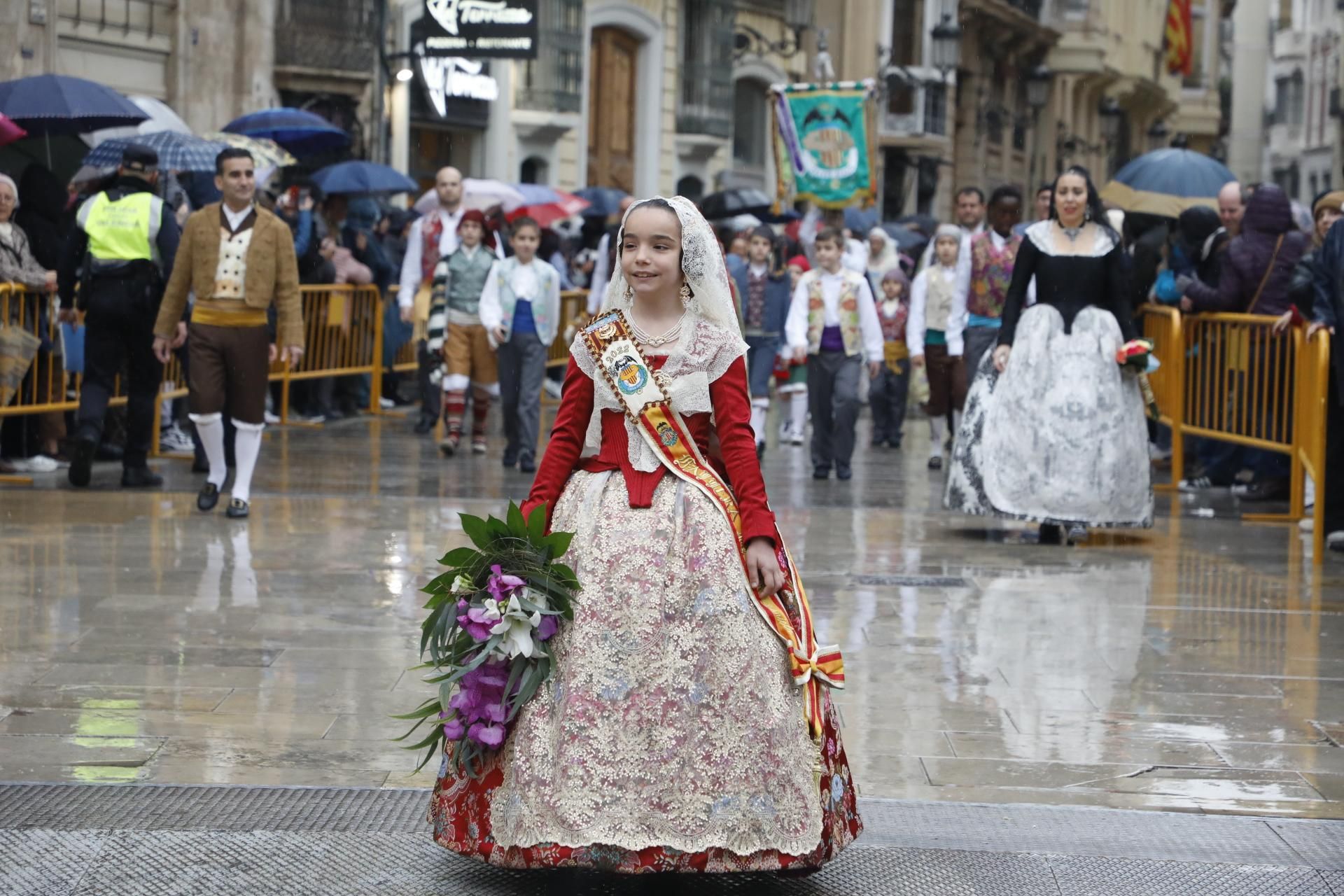 Búscate en el primer día de ofrenda por la calle de Quart (entre las 17:00 a las 18:00 horas)