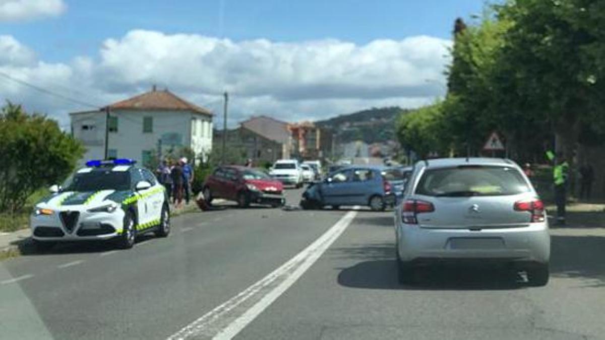 Estado en el que quedaron los coches tras el accidente.