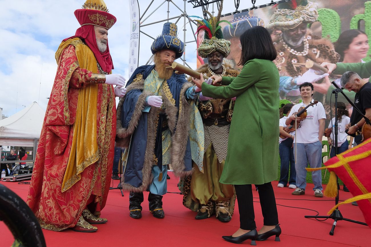 Recibimiento a los Reyes Magos a su llegada a la Base Naval de Las Palmas de Gran Canaria