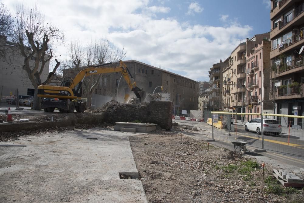 Adeu a l'estació elèctrica que encotillava les obres de la Fàbrica Nova