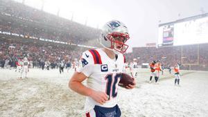 DENVER, COLORADO - JANUARY 25: Drake Maye #10 of the New England Patriots in action during the fourth quarter in the AFC Championship Playoff game against the Denver Broncos at Empower Field At Mile High on January 25, 2026 in Denver, Colorado. Justin Edmonds/Getty Images/AFP (Photo by Justin Edmonds / GETTY IMAGES NORTH AMERICA / Getty Images via AFP). During game play, no use of images within play-by-play, statistical account or depiction of a game (e.g., limited to use of fewer than 10 images during the game)
