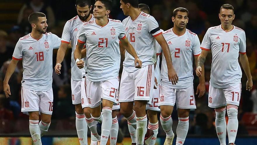 Jonny y Aspas, tras el cuarto gol de España.