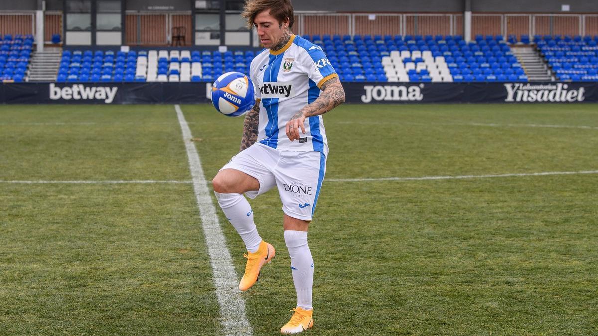 Brandon Thomas en su presentación como nuevo jugador del Leganés.