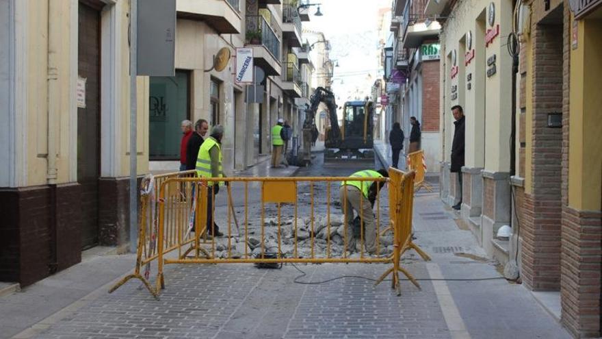 Obras de construcción de los contenedores soterrados en Antequera.