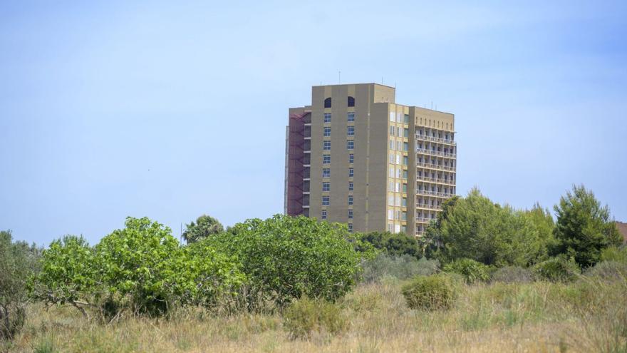 Antiguo Hospital Naval de Cartagena, que se encuentra dentro de los terrenos de Defensa en la carretera Tentegorra.