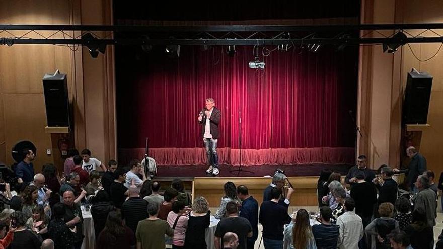 Més de 160 persones participen al tradicional maridatge al teatre de Palà de Torroella