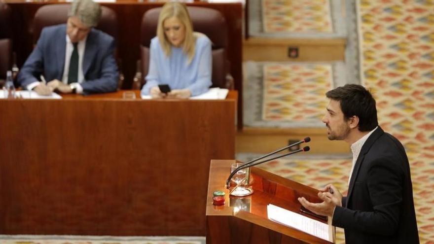 &#039;Yo ladrón, tú pedófilo&#039;: la respuesta del PP de Cifuentes ante los dardos de Podemos