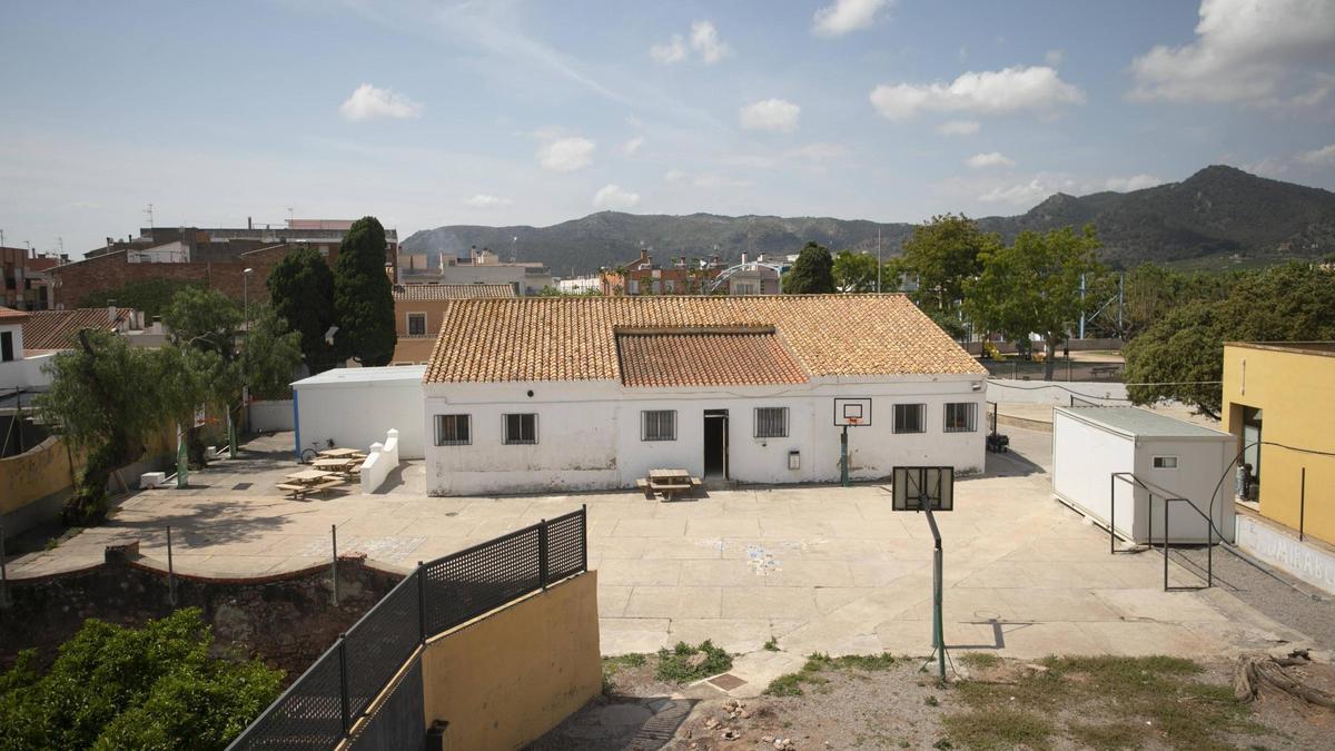 Vistas del colegio de Benavites.