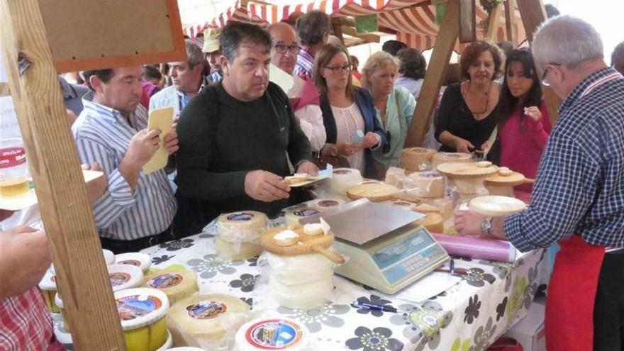 Zuheros ofrece 30 variedades de queso de todo el país