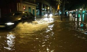 Aspecte de la rambla de Ferran a Lleida per les pluges torrencials.