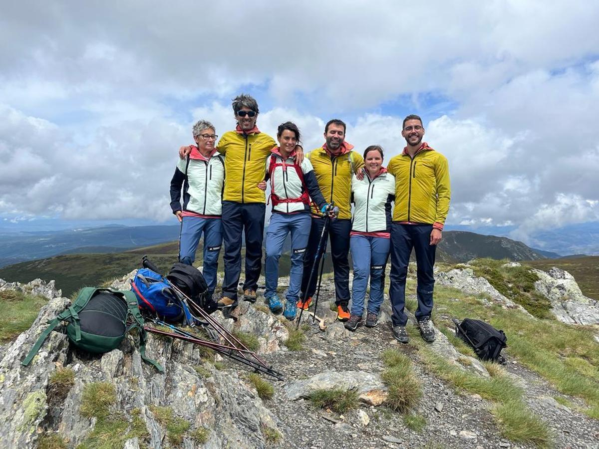 Los componentes de la expedición que coronó Pena Previnca (Ourense) en el marco del proyecto A Pulmón.