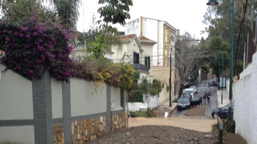 Foto de archivo de la calle Ramos Carrión, cortada por el desbordamiento del arroyo.