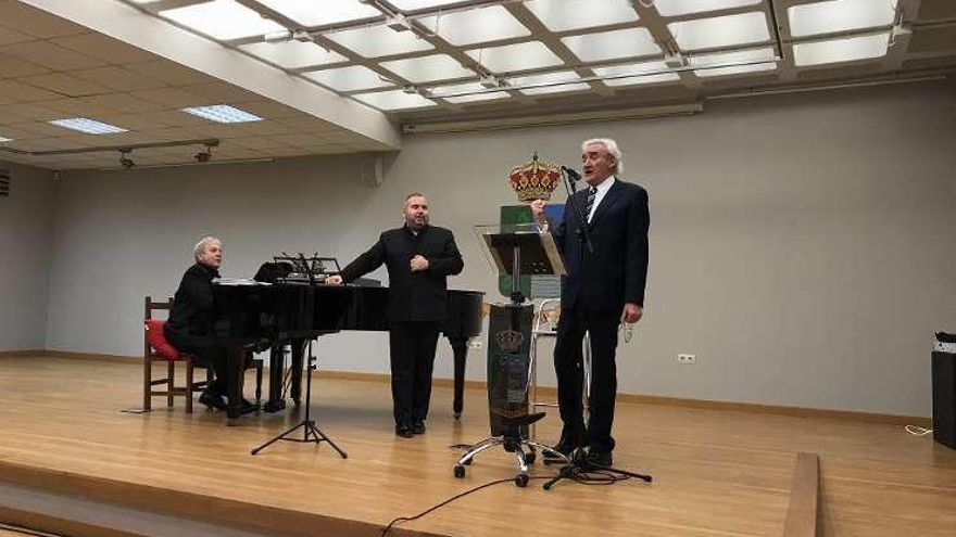 Luis del Olmo, Luis Santana y Antonio López, durante su espectáculo.