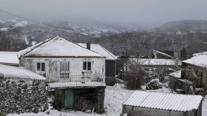 La nieve cubrió las montañas y dejó a casi 600 escolares sin clases