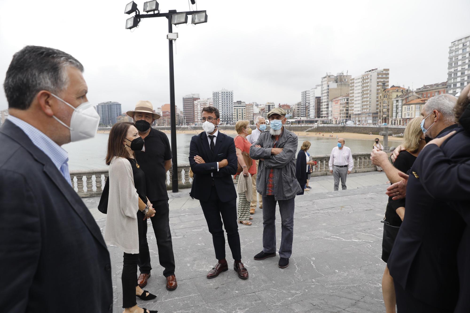 Emocionante despedida a Alfonso Peláez, gijonés “que vivió e hizo vivir la ciudad”