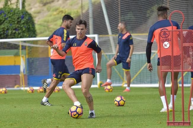 Entrenamiento de la UD Las Palmas en la mañana ...