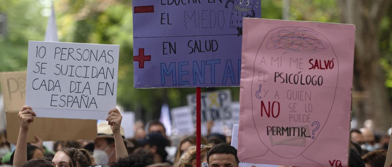 Manifestants exigeixen un pla nacional de prevenció del suïcidi