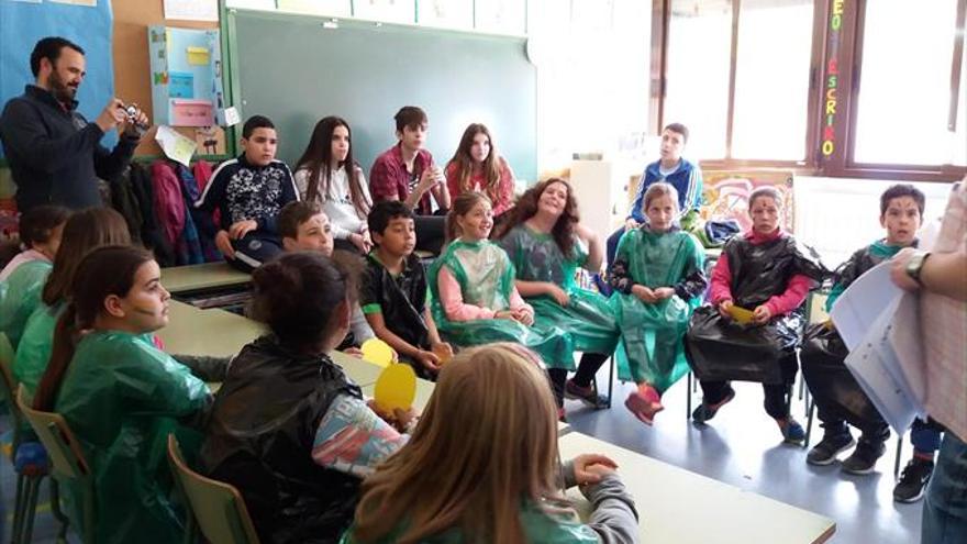 Los escolares participan en un taller sobre acoso