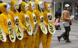 Activistes pel medi ambient es manifesten a Seül contra la construcció de més centrals nuclears a Corea del Sud.