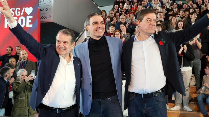 El PSOE se agarra al titubeo de Feijóo con el indulto para frenar su caída en Galicia