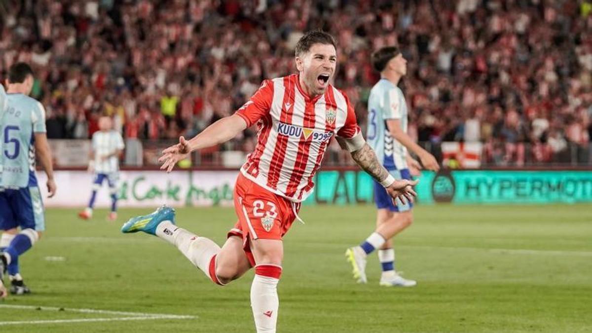 Un final muy cruel deja sin puntos al Málaga CF en Almería (3-2)