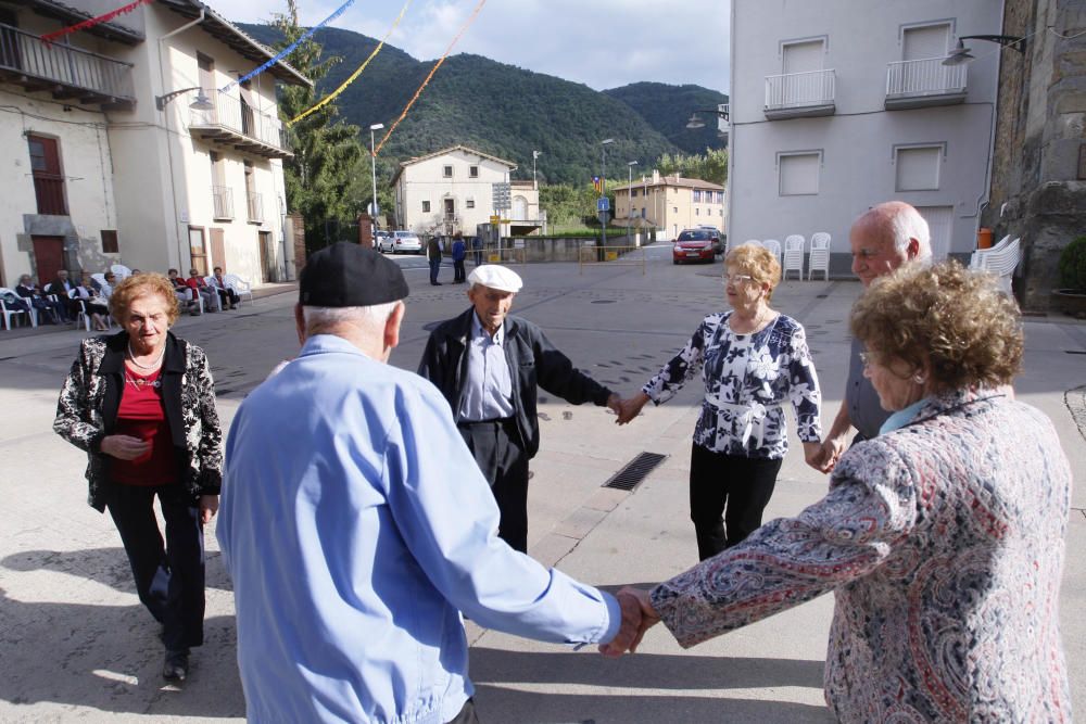 Ball de sardanes a les Preses