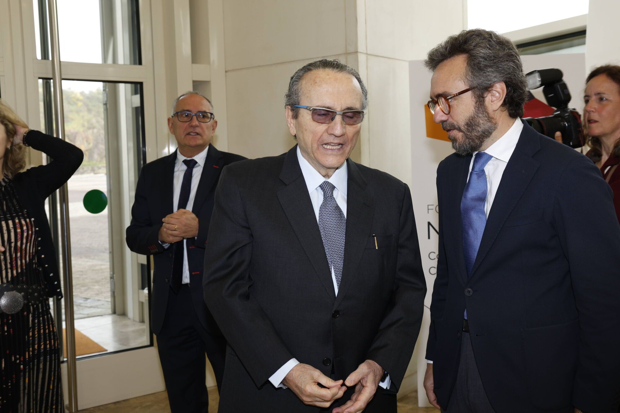 Javier Moll dialoga con Aitor Moll.