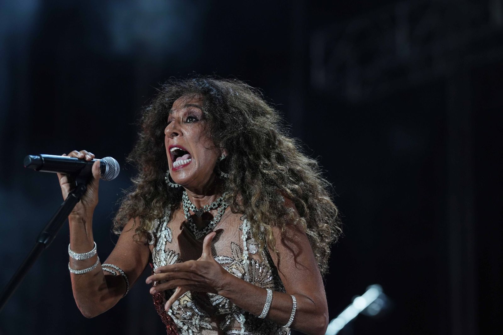 Rosario Flores enciende el Teatro de la Axerquía