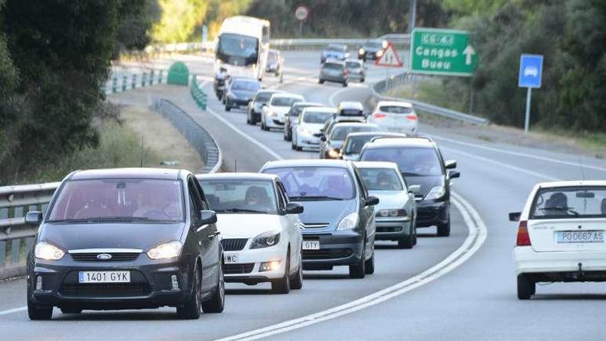 Las caravanas son estampa habitual del verano en la comarca. // G.N.