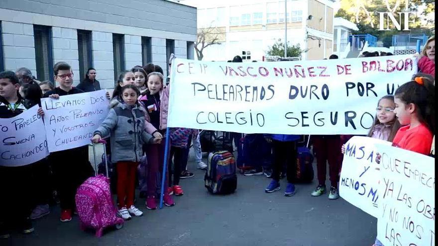 Protesta en el colegio Vasco Núñez de Balboa de Benidorm por un colegio digno