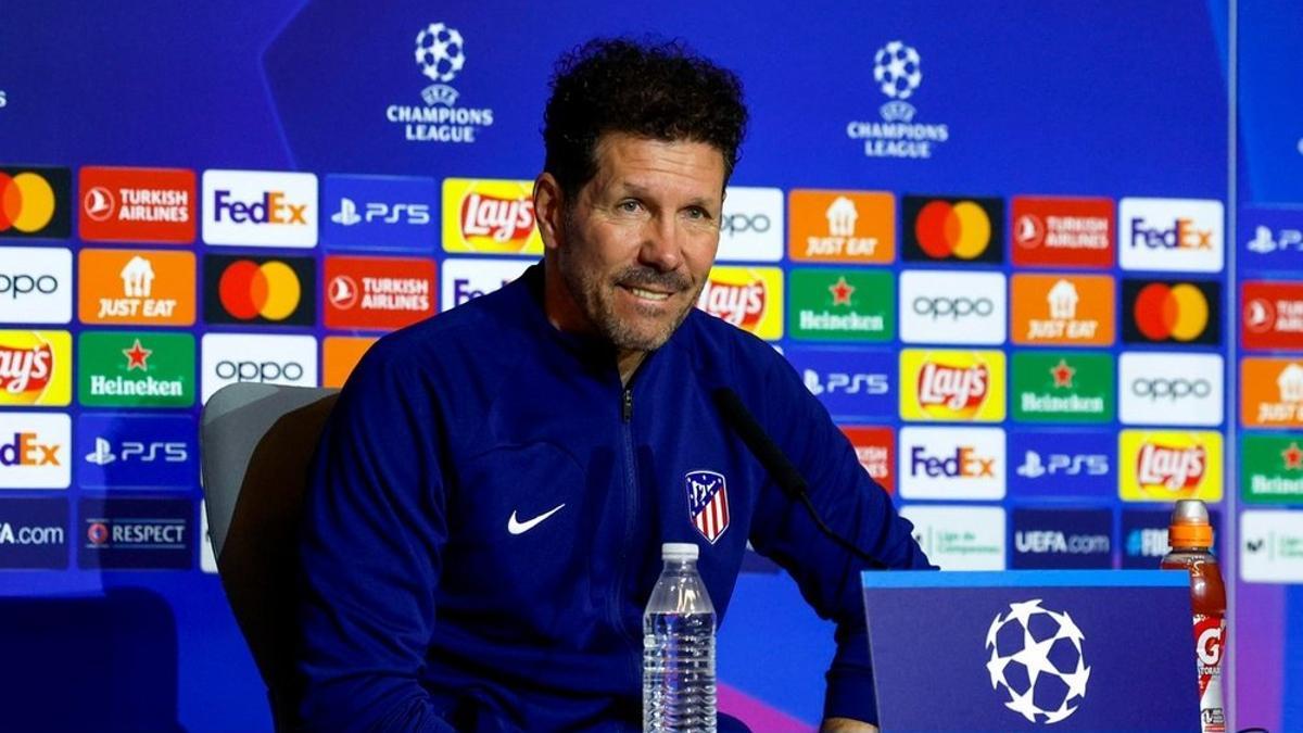 simeone durante la rueda de prensa de Champions