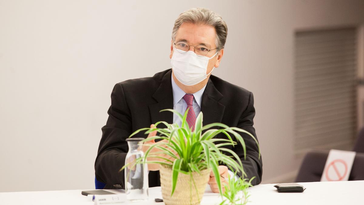 Doctor Antonio Llombart, jefe del Servicio de Oncología del hospital Arnau de Vilanova.