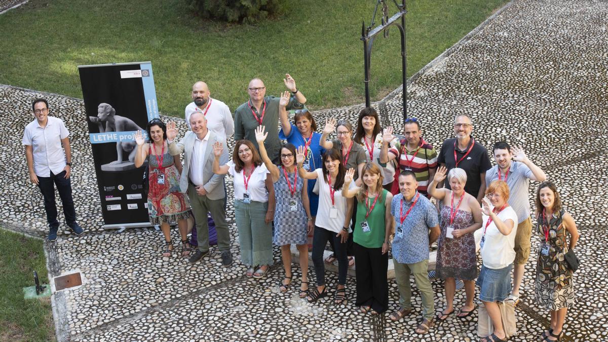 Investigadores del proyecto, reunidos en el Claustro de la Merced