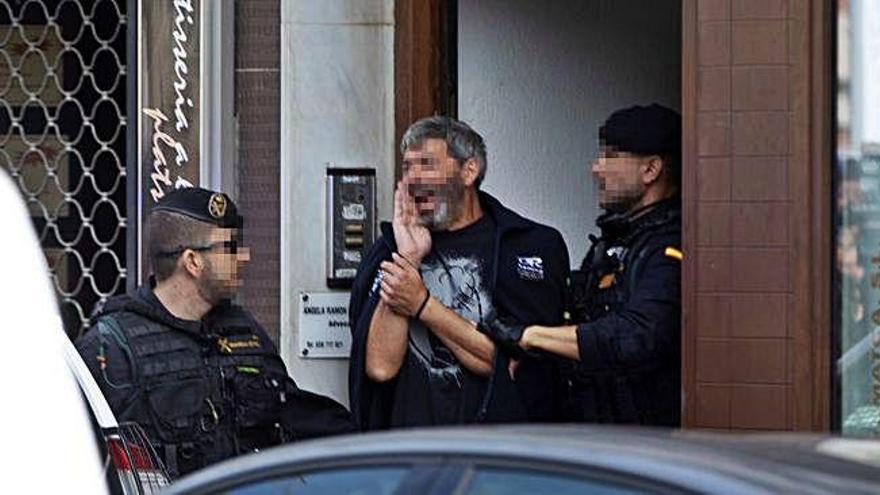 Un dels nou detinguts per la Guàrdia Civil; de tots ells, dos van quedar en llibertat i els altres van ser traslladats a Madrid.
