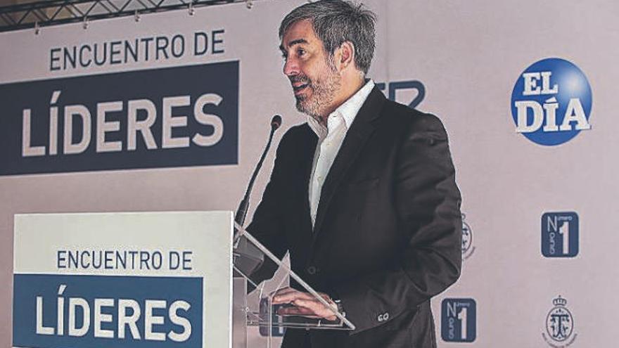 El senador Fernando Clavijo actuó de introductor de Ana Oramas.