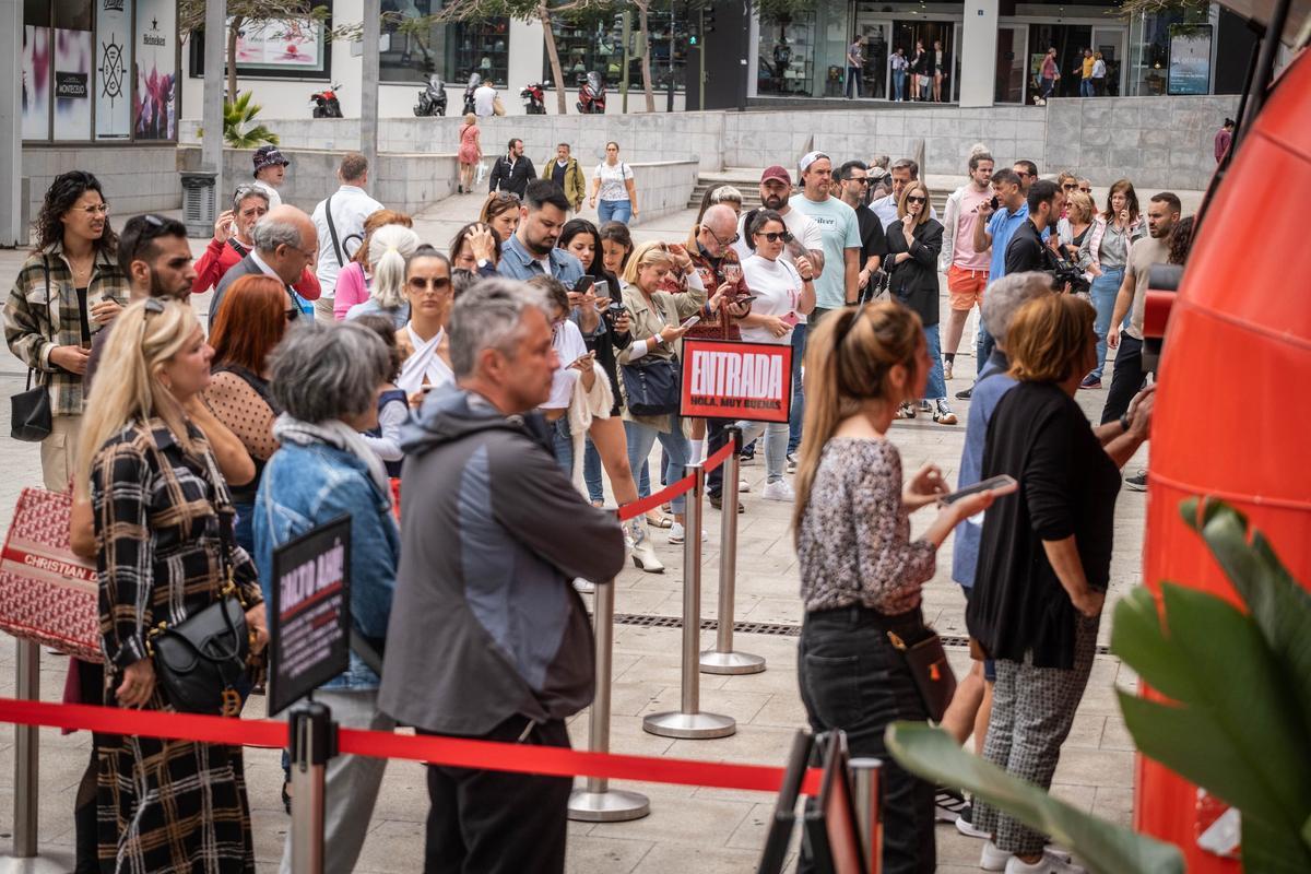 Colas en el estreno en Tenerife de GoXo, la food truck de Dabiz Muñoz