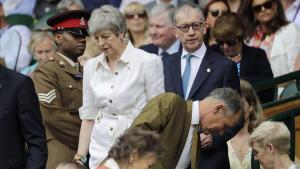 Theresa May y su marido, a su llegada al torneo de Wimbledon.