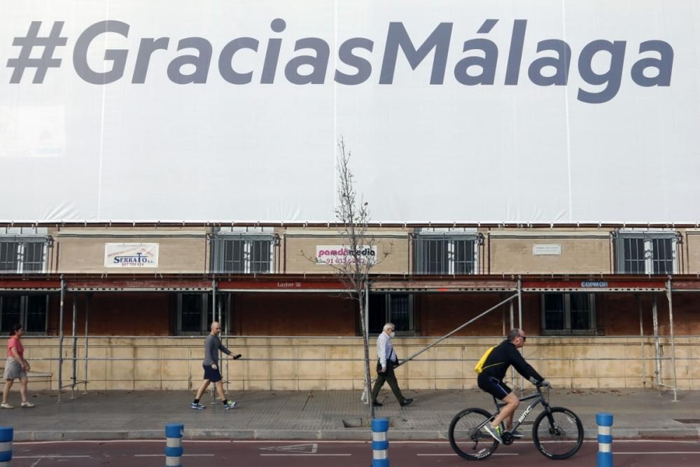 Medidas de seguridad y reparto de mascarillas en el metro de Málaga.