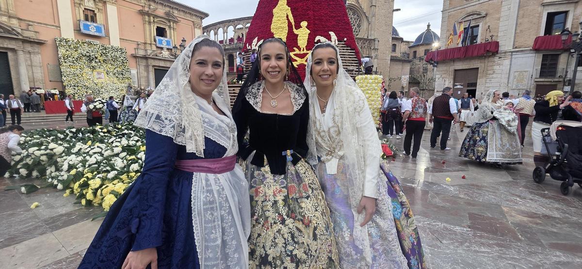 Amparo Benedito (2006), Mercedes Garín (2002) y Angela Garín (2006) Amparo Benedito (2006), Mercedes Garín (2002) y Angela Garín (2006)