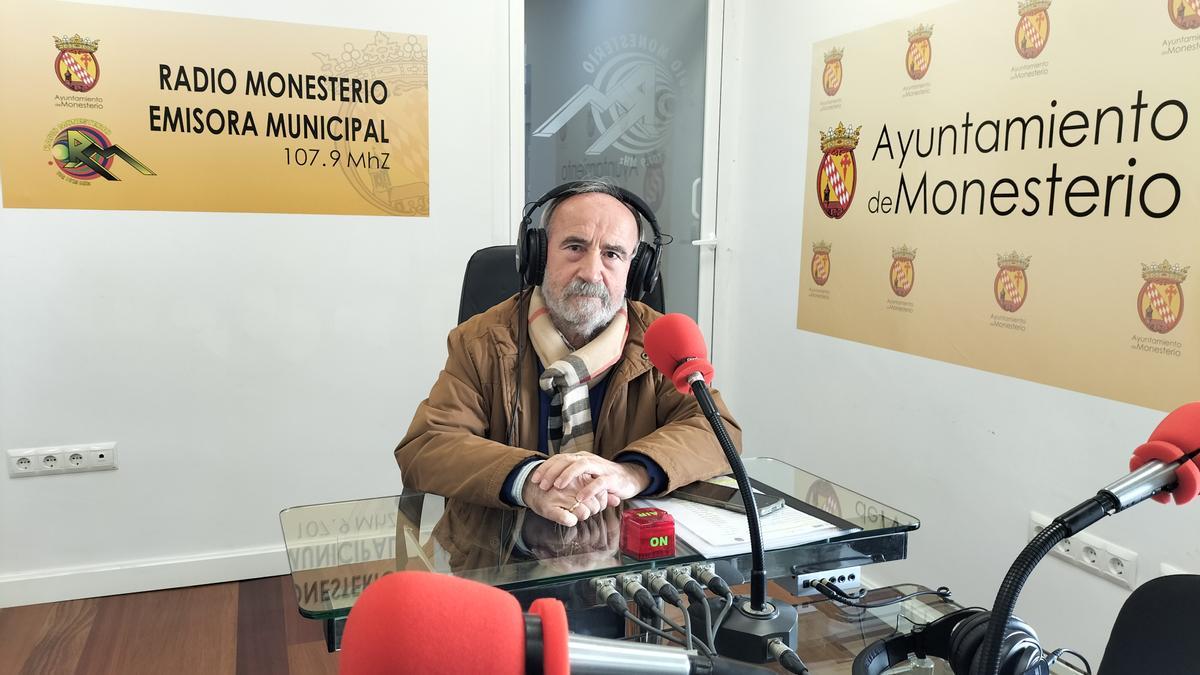 Faustino Bravo, durante la presentación de la memoria de AOEX, en Radio Monesterio