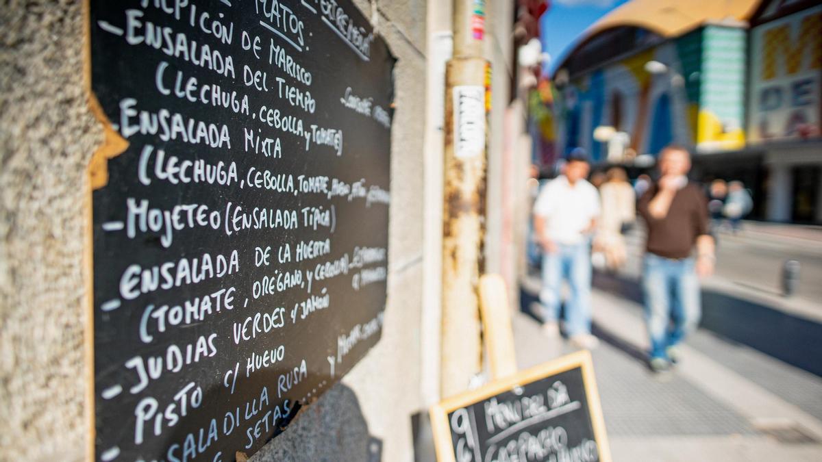 El lugar de españa donde poder comer barato es una isla.