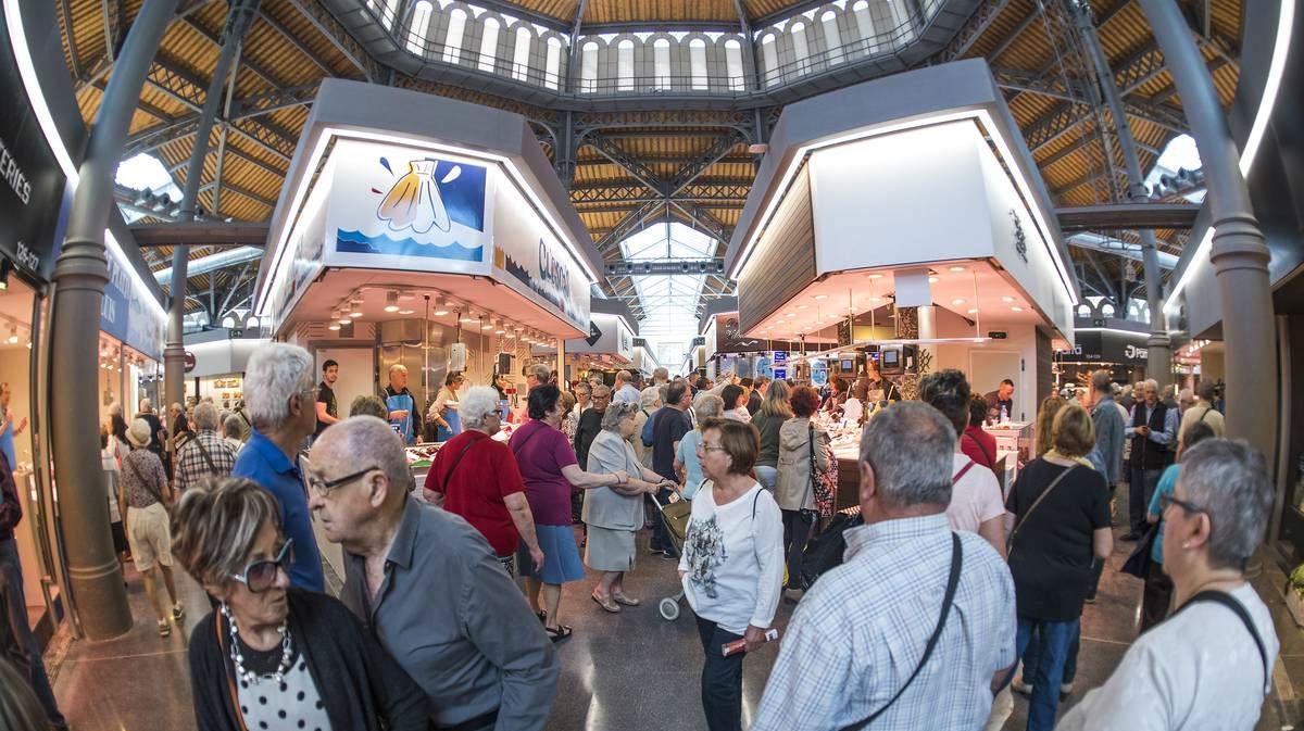 El mercado de Sant Antoni reabre sus puertas tras casi una década de obras de remodelación.