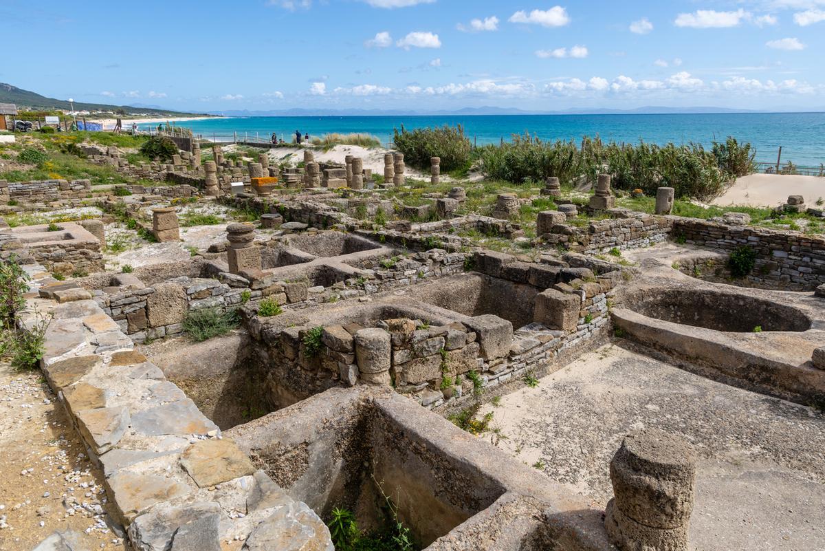 La antigua ciudad romana de Baelo Claudia situada en la bahía de Bolonia