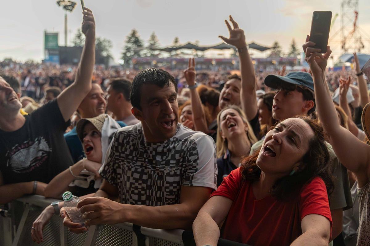 Búscate en esta galería y revive una de las noches musicales más especiales del año en Santiago.