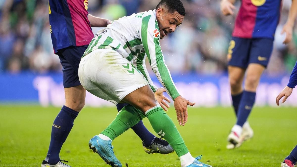 Vitor Roque, en un partido con el Betis.