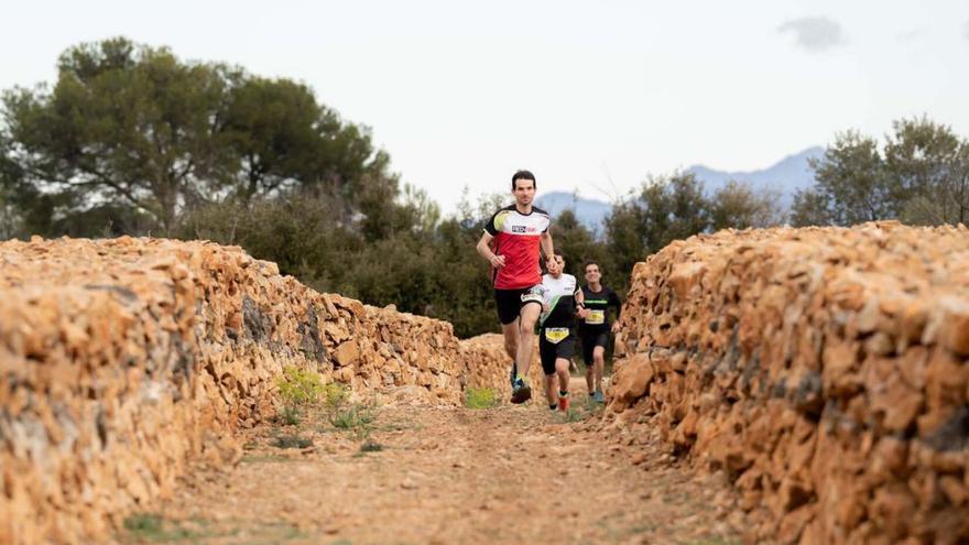 Una imatge de la primera edició de l’Embruixada Trail de Llers, l’any passat. | BILLY FOTÒGRAF/EMBRUIXADA