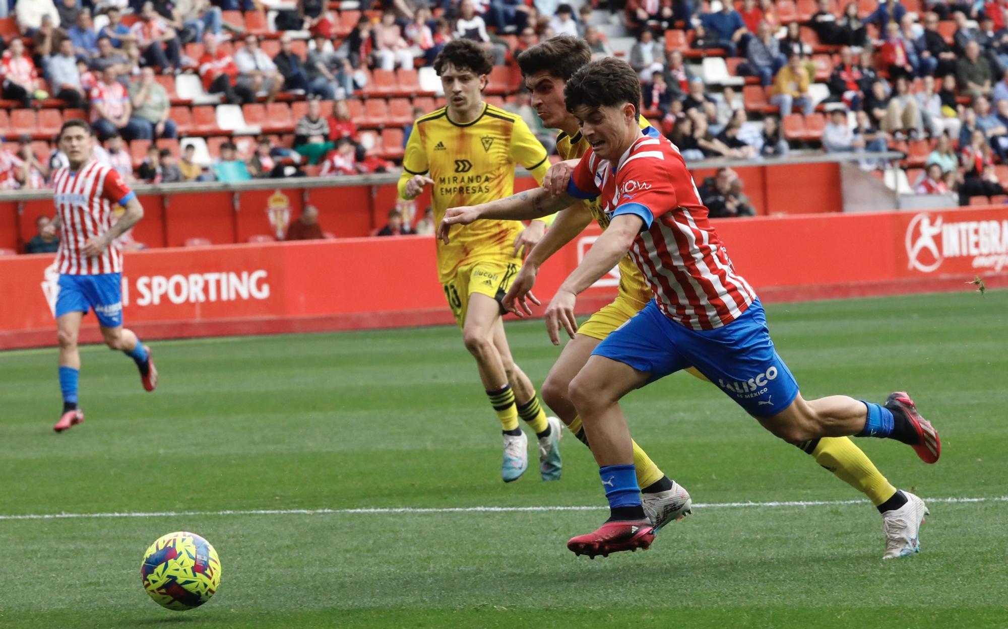 En imágenes: Así fue el partido entre Sporting y Mirandés en El Molinón